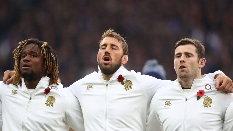 Marland Yarde and Chris Robshaw line up for the national anthem