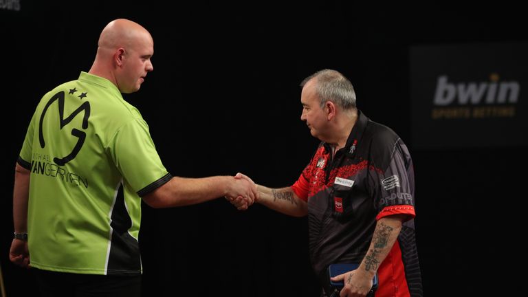 BWIN GRAND SLAM OF DARTS 2017.CIVIC HALL,.WOLVERHAMPTON.PIC;LAWRENCE LUSTIG.SEMI FINAL-FINAL.MICHAEL VAN GERWEN V PHIL TAYLOR.MICHAEL VAN GERWEN IN ACTION