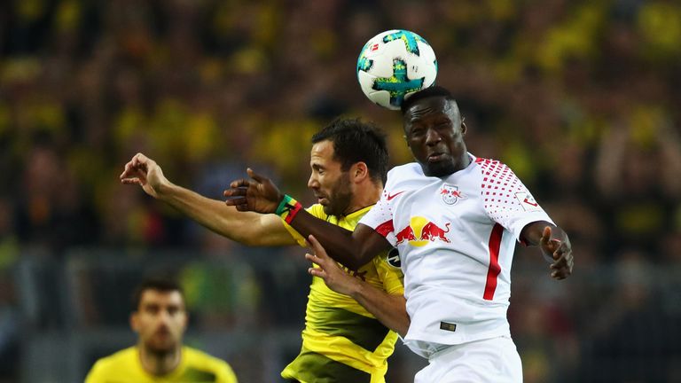 Naby Keita rises for a header during a meeting between RB Leipzig and Borussia Dortmund