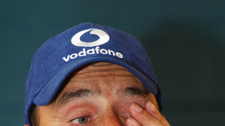 BRISBANE - NOVEMBER 10:  Nasser Hussain of England shows his disappointment after losing the match against Australia after day four of the First Ashes Test