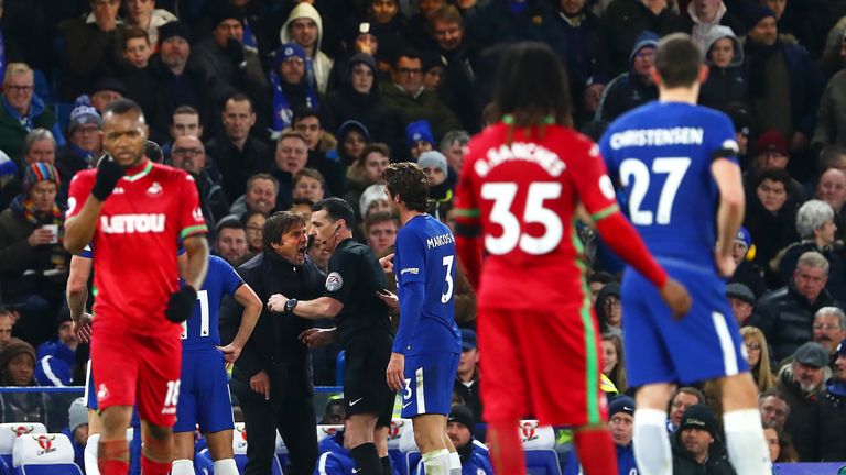 Antonio Conte remonstrates with referee Neil Swarbrick before being sent to the stands