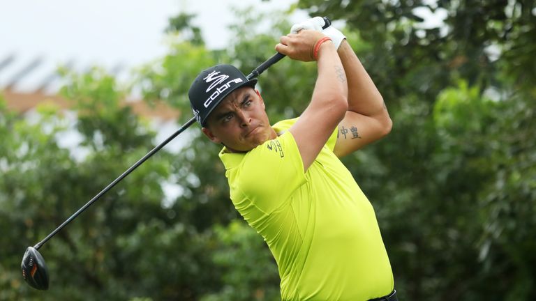PLAYA DEL CARMEN, MEXICO - NOVEMBER 11:  Rickie Fowler the United States plays his shot from the 18th tee during the continuation of the second round of th