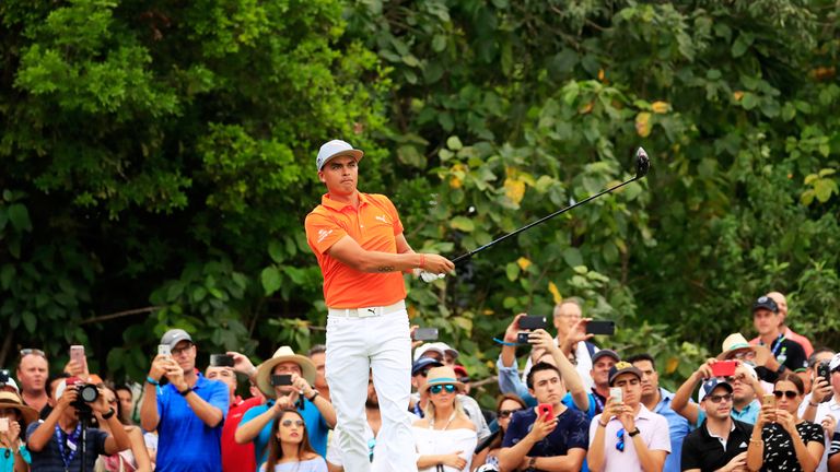 PLAYA DEL CARMEN, MEXICO - NOVEMBER 12:  Rickie Fowler the United States plays his shot from the seventh tee during the final round of the OHL Classic at M