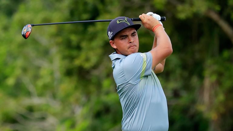 PLAYA DEL CARMEN, MEXICO - NOVEMBER 10:  Rickie Fowler the United States plays his shot from the second tee during the second round of the OHL Classic at M