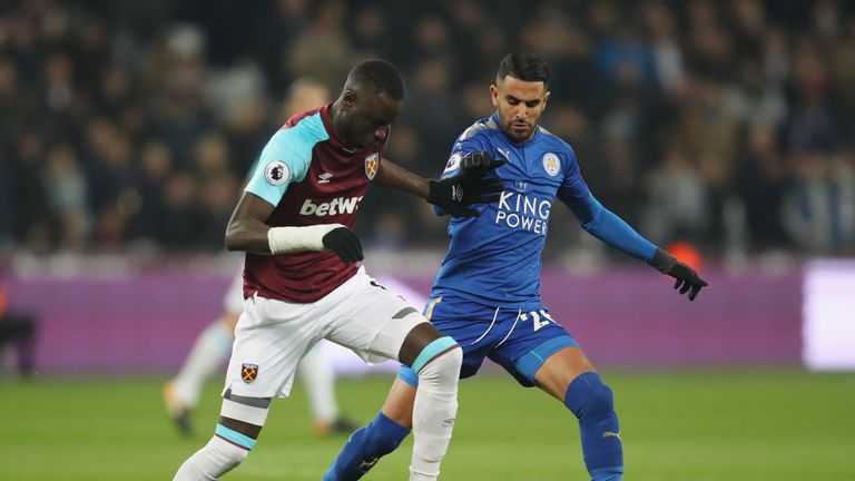 Cheikhou Kouyate holds off Riyad Mahrez