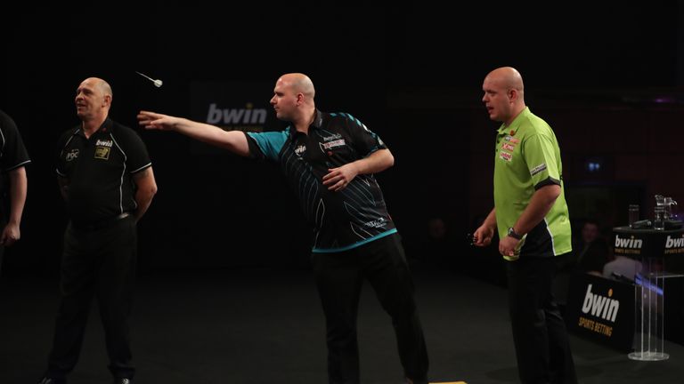 BWIN GRAND SLAM OF DARTS 2017.CIVIC HALL,.WOLVERHAMPTON.PIC;LAWRENCE LUSTIG.GROUP STAGE 2.Michael van Gerwen v Rob Cross.ROB CROSS IN ACTION
