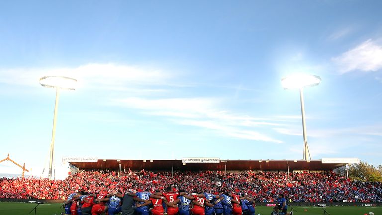 Tonga and Samoa joined together in a prayer pre-match