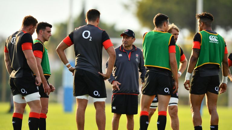 VILAMOURA, PORTUGAL - NOVEMBER 01:  Eddie Jones, Head Coach of England talks to his players during a training session at Browns Sport & Leisure Club on Nov
