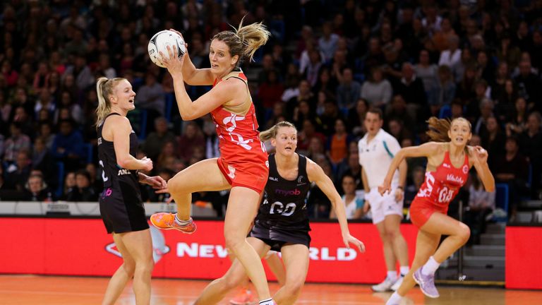 WELLINGTON, NEW ZEALAND - SEPTEMBER 07:  Sara Bayman of England receives a pass under pressure from Shannon Francois and Katrina Grant of New Zealand durin