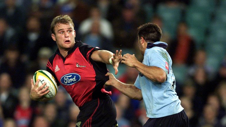 5 May 2001:  Scott Robertson #7 of the Crusaders breaks the tackle of Manny Edmonds #10 of the Waratahs during the Rugby Super 12's match between the NSW W
