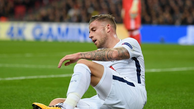 LONDON, ENGLAND - NOVEMBER 01:  Toby Alderweireld of Tottenham Hotspur is injured during the UEFA Champions League group H match between Tottenham Hotspur 