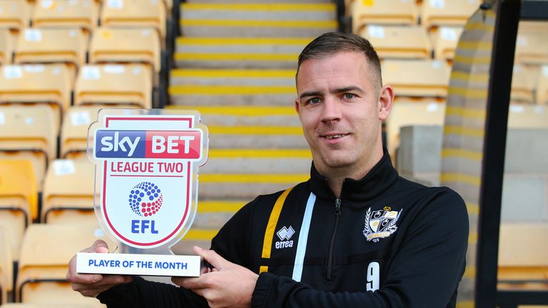 Tom Pope of Port Vale is presented with the SkyBet League Two Player of the Month Award for October 2017 - Mandatory by-line: Matt McNulty/JMP - 09/11/2017
