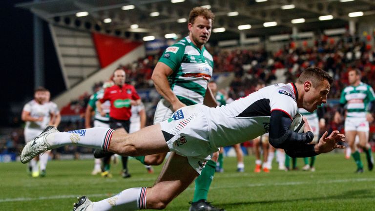 Tommy Bowe scores Ulster's opening try