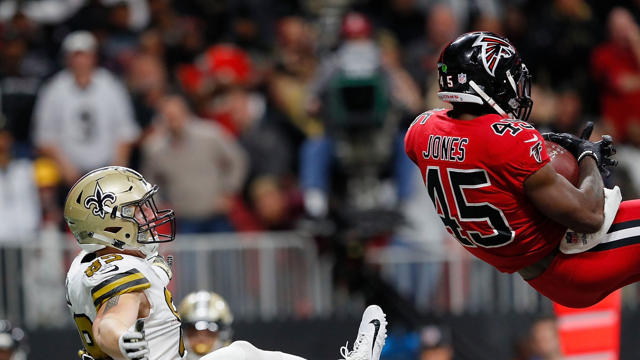 Deion Jones intercepts Drew Brees to seal victory over Saints