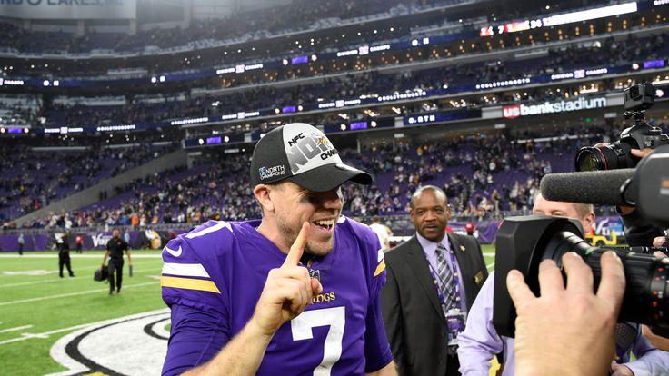 MINNEAPOLIS, MN - DECEMBER 17: Case Keenum #7 of the Minnesota Vikings wears an "NFC North Champions" hat after the game against the Cincinnati Bengals on 