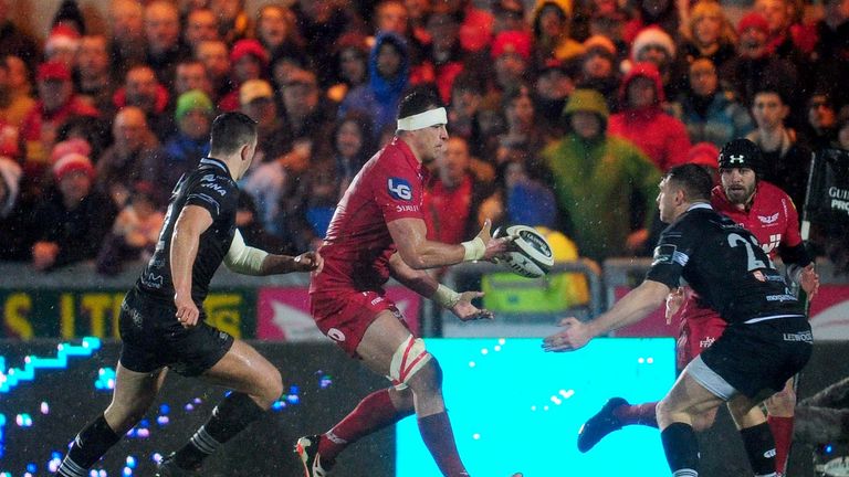 Scarlets' Aaron Shingler on the attack