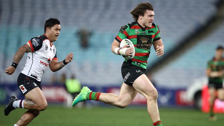 SYDNEY, AUSTRALIA - AUGUST 18:  Issac Luke of the Warriors runs after Angus Crichton of the Rabbitohs during the round 24 NRL match between the South Sydne