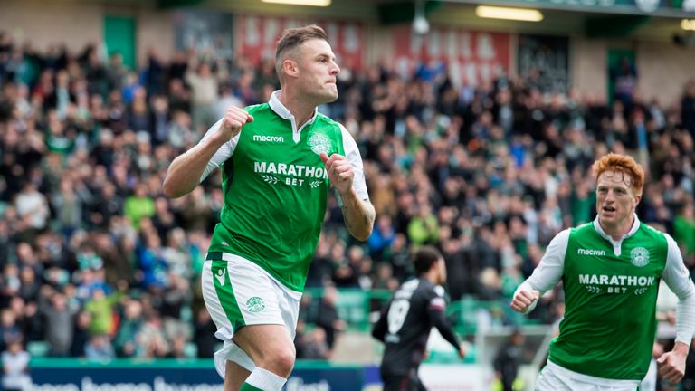 16/09/17 LADBROKES PREMIERSHIP. HIBERNIAN V MOTHERWELL (2-2). EASTER ROAD - EDINBURGH. Hibernian's Anthony Stokes celebrates after making it 1-0