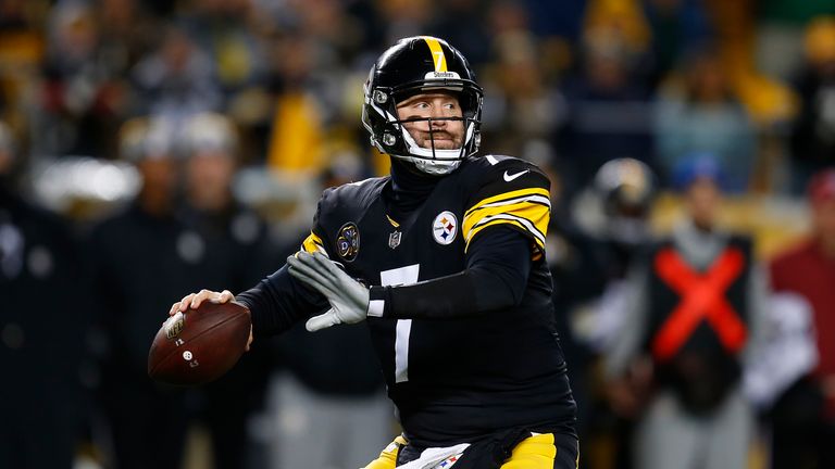 PITTSBURGH, PA - DECEMBER 10: Ben Roethlisberger #7 of the Pittsburgh Steelers drops back to pass in the first quarter during the game against the Baltimor