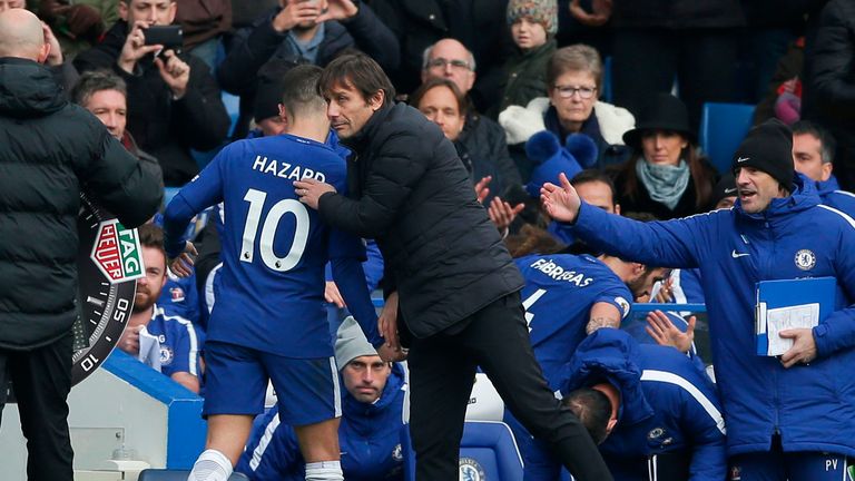 Chelsea's Italian head coach Antonio Conte (C) pats Chelsea's Belgian midfielder Eden Hazard (L) on the back after Hazard was substituted during the Englis