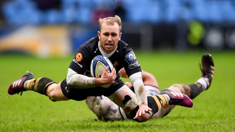 COVENTRY, ENGLAND - DECEMBER 17:  Dan Robson of Wasps is tackled by Victor Vito of La Rochelle during the European Rugby Champions Cup match between Wasps 