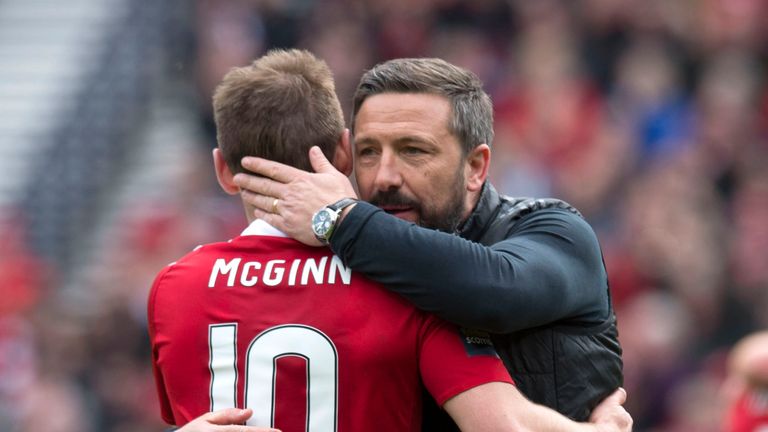 Aberdeen manager Derek McInnes has re-signed McGinn 
