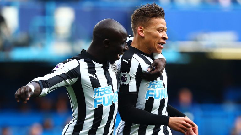 LONDON, ENGLAND - DECEMBER 02:  Dwight Gayle of Newcastle United celebrates after scoring his sides first goal with Mohamed Diame of Newcastle United durin