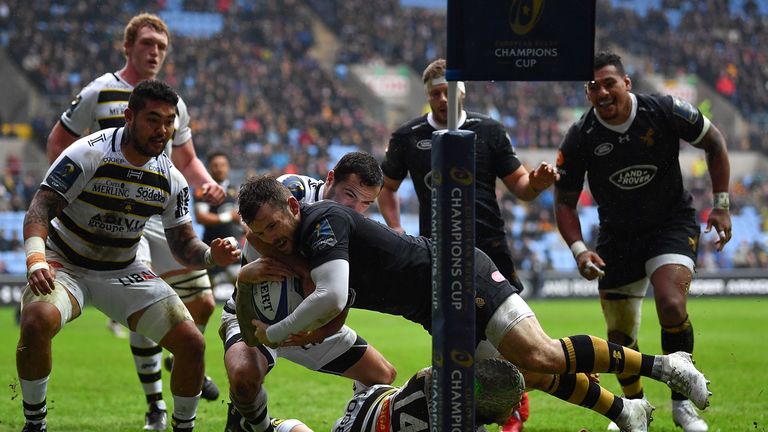 COVENTRY, ENGLAND - DECEMBER 17:  Elliot Daly of Wasps dives over to score his team's first try of the game during the European Rugby Champions Cup match b