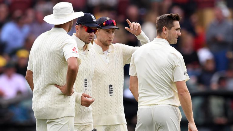 England's captain Joe Root talks to his fast bowlers Stuart Broad (L), James Anderson (2nd L) and Chris Woakes (R) on the second day of the second Ashes cr