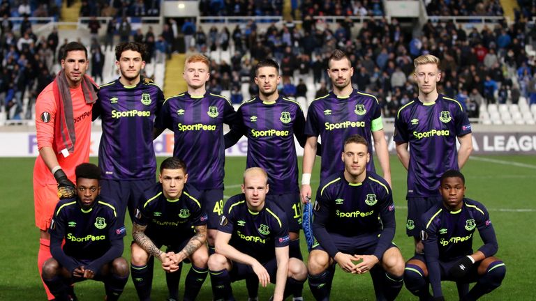 Everton's players pose prior to the UEFA Europa League group stage football match between Apollon Limassol and Everton at the GSP stadium in the Cypriot ca