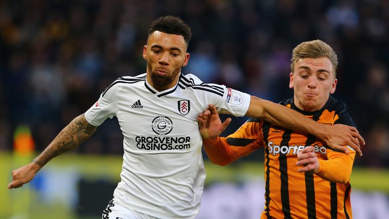 HULL, ENGLAND - DECEMBER 30: Fulhams's Ryan Fredericks battles with Hull City's Jarrod Bowen during the Sky Bet Championship match between Hull City and Fu