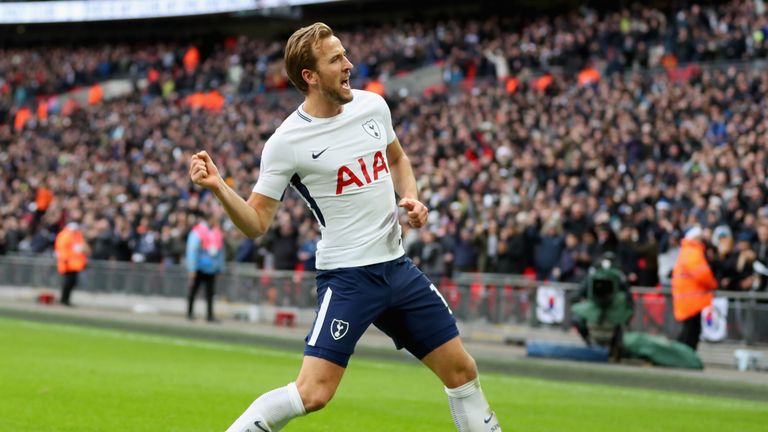LONDON, ENGLAND - DECEMBER 26:  Harry Kane of Tottenham Hotspur celebrates after scoring his sides fifth goal during the Premier League match between Totte