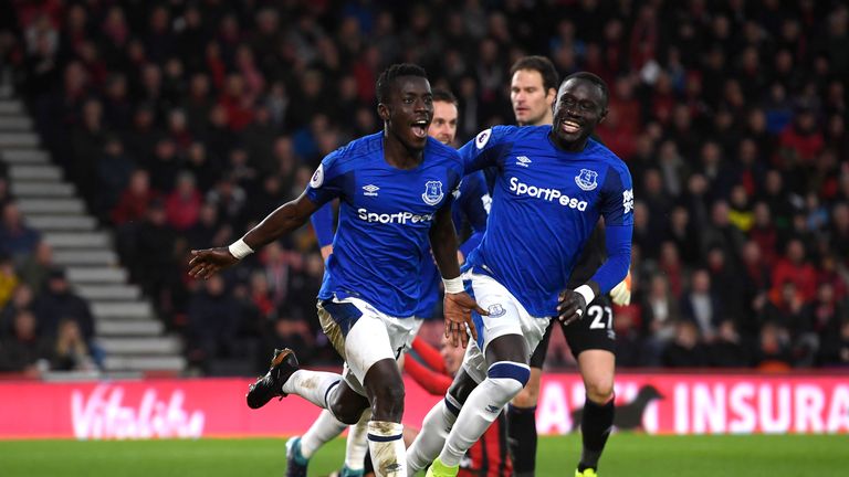 BOURNEMOUTH, ENGLAND - DECEMBER 30:  Idrissa Gueye (L) of Everton celebrates scoring his team's opening goal with Oumar Niasse of Everton during the Premie