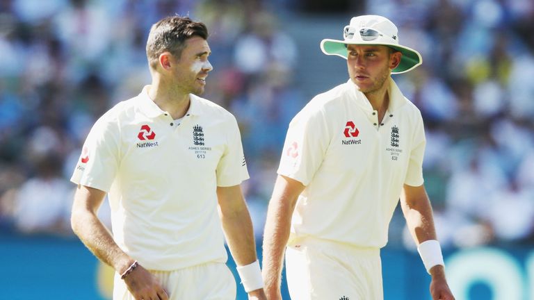 MELBOURNE, AUSTRALIA - DECEMBER 26:  Stuart Broad of England (L)  and James Anderson talk tactics during day one of the Fourth Test Match in the 2017/18 As