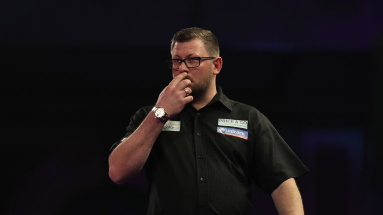 WILLIAM HILL WORLD DARTS CHAMPIONSHIP 2018.ALEXANDRA PALACE,LONDON.PIC;LAWRENCE LUSTIG.ROUND 1.JAMES WADE V KEEGAN BROWN.JAMES WADE IN ACTION