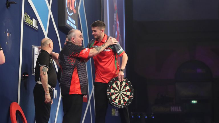 WILLIAM HILL WORLD DARTS CHAMPIONSHIP 2018.ALEXANDRA PALACE,.LONDON.PIC;LAWRENCE LUSTIG.SEMI FINAL.PHIL TAYLOR V JAMIE LEWIS.Jamie lewis IN ACTION.