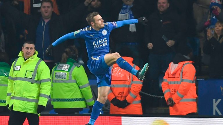 Jamie Vardy (C) celebrates after equalising from the penalty spot