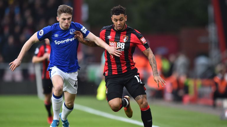 Bournemouth's Norwegian striker Joshua King (R) vies with Everton's English midfielder Jonjoe Kenny during the English Premier League football match betwee