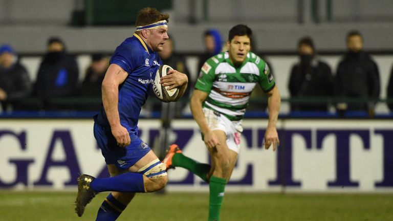 Leinster's Jordi Murphy runs in a try