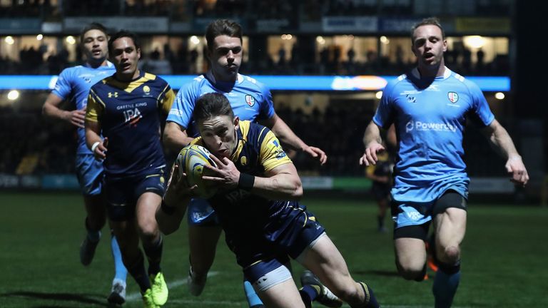  Josh Adams of Worcester Warriors dives over to score 