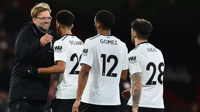 Liverpool's German manager Jurgen Klopp (L) celebrates with his players on the pitch after the English Premier League football match between Bournemouth an