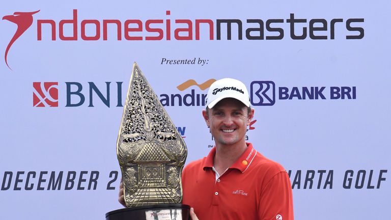 Justin Rose of England poses with the trophy after winning the Indonesian Masters golf tournament in Jakarta on December 17, 2017. / AFP PHOTO / GOH CHAI H