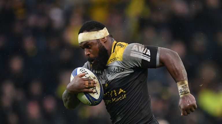 10/12/2017 La Rochelle's Levani Botia runs with the ball on his way to scoring a try during the European Rugby Champions Cup match against Wasps