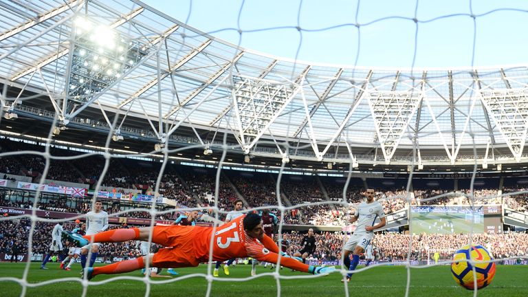 Marko Arnautovic makes it 1-0 to West Ham