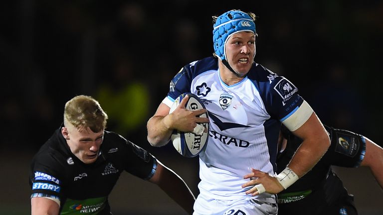 Montpellier's South African lock Nicolaas Janse van Rensburg makes a break during the European Champions Cup pool 3 rugby union match between Glasgow Warri