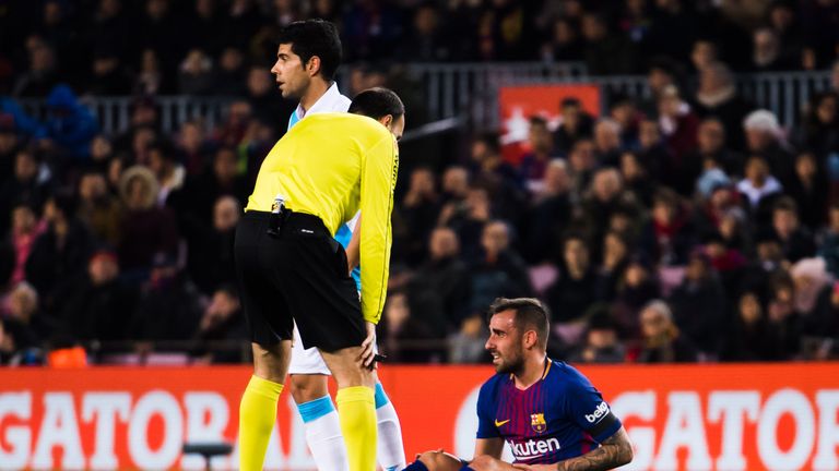 BARCELONA, SPAIN - DECEMBER 17: Referee Antonio Miguel Mateu Lahoz checks on an injured Paco Alcacer of FC Barcelona during the La Liga match between FC Ba