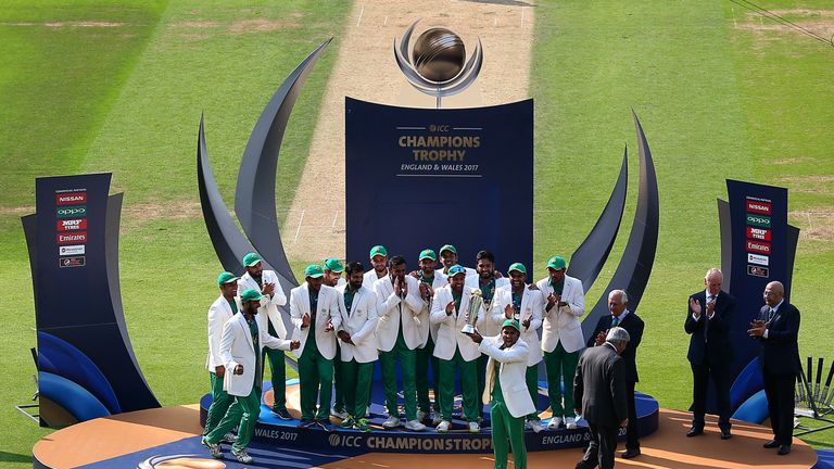 LONDON, ENGLAND - JUNE 18: The Pakistan team lift the trophy as they celebrates winning the final during the ICC Champions Trophy Final match between India