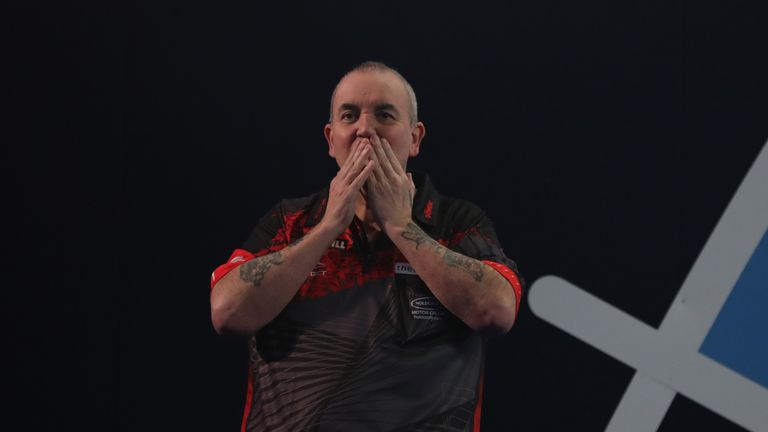 WILLIAM HILL WORLD DARTS CHAMPIONSHIP 2018.ALEXANDRA PALACE,LONDON.PIC;LAWRENCE LUSTIG. ROUND 1.PHIL TAYLOR V CHRIS DOBEY.PHIL TAYLOR IN ACTION