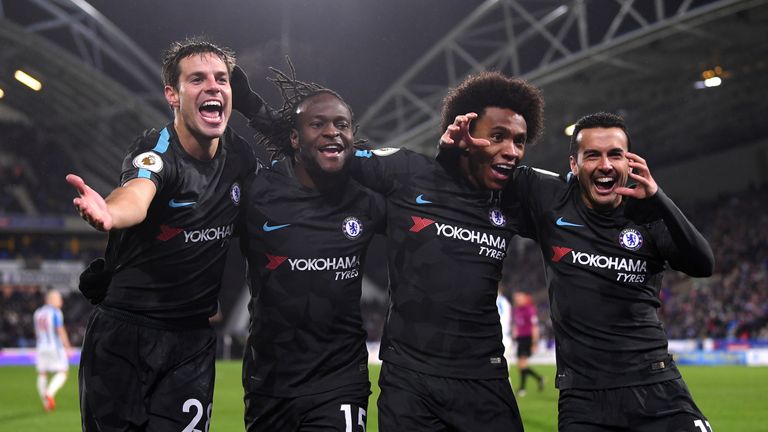 Pedro celebrates his goal with Cesar Azpilicueta, Victor Moses and Willian