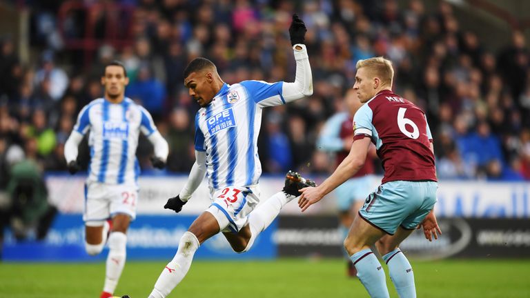Collin Quaner of Huddersfield Town shoots during the Premier League match against Burnley 